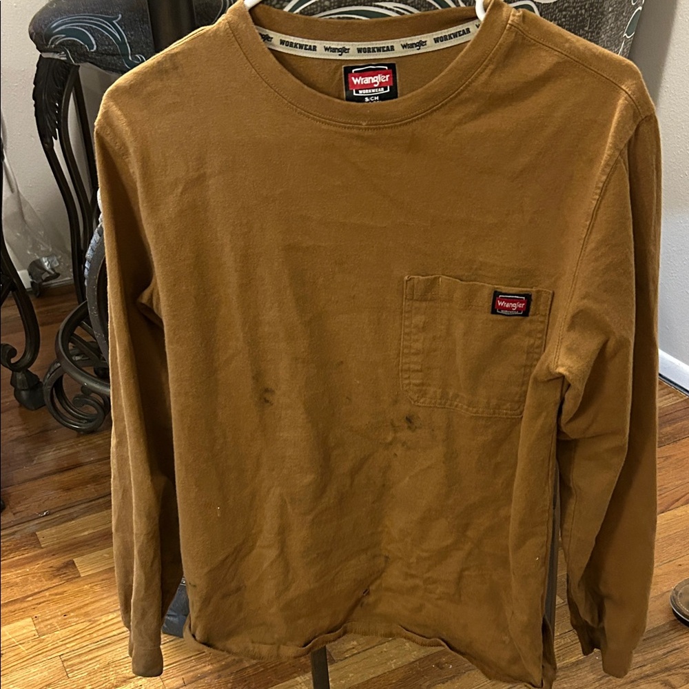 Wrangler Men's Tan Long Sleeve Tee with blemishes, well loved! READ DESCRIPTION